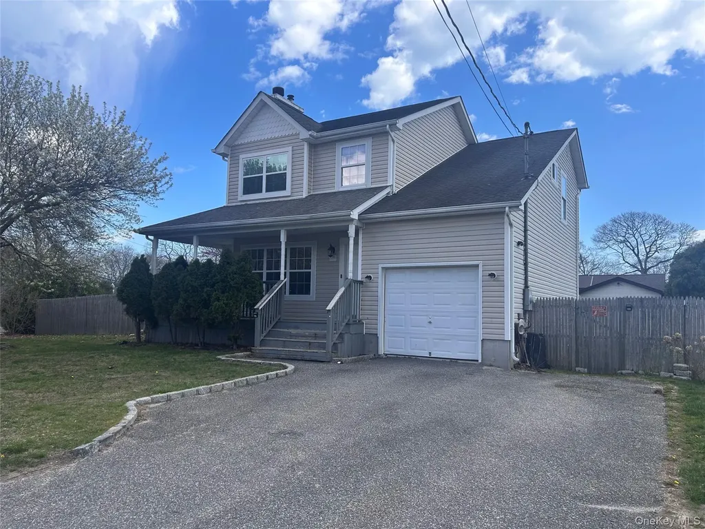 194 E Parkview Drive Shirley NY 11967