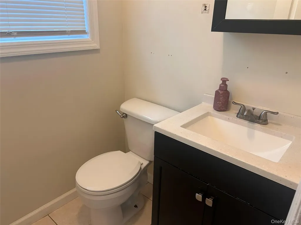 194 E Parkview Drive Shirley NY 11967