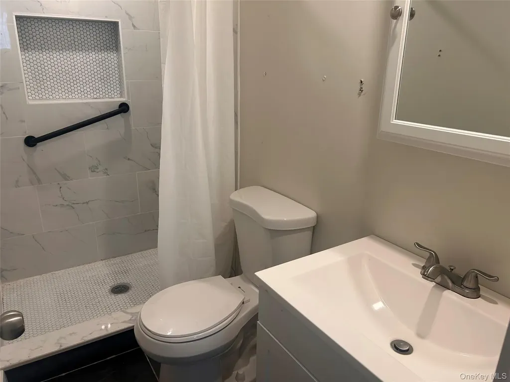194 E Parkview Drive Shirley NY 11967