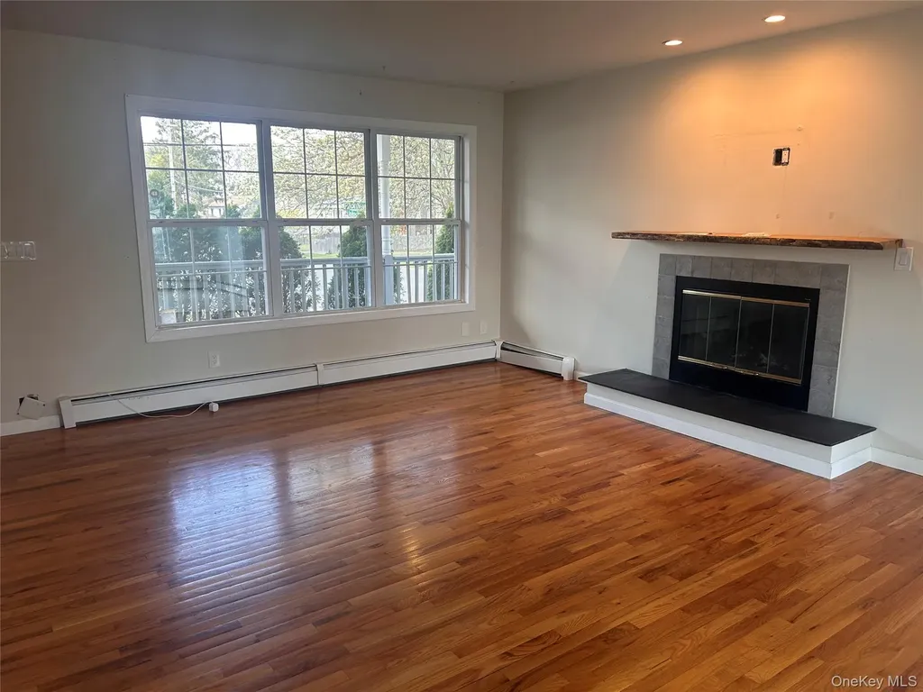 194 E Parkview Drive Shirley NY 11967
