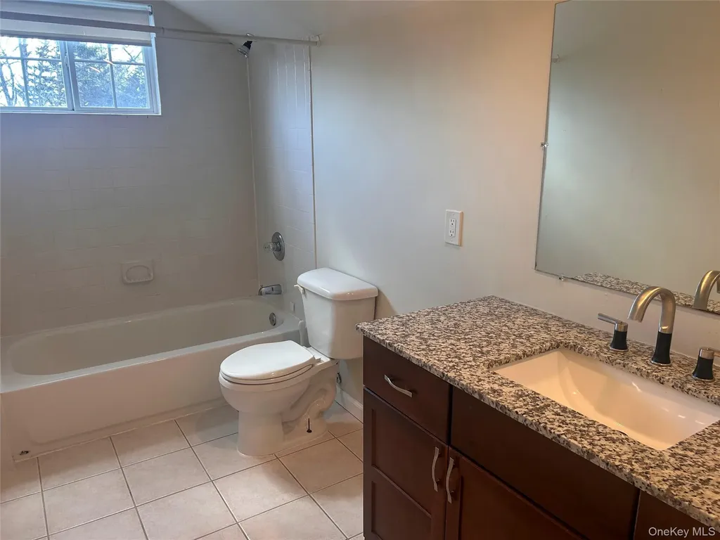 194 E Parkview Drive Shirley NY 11967