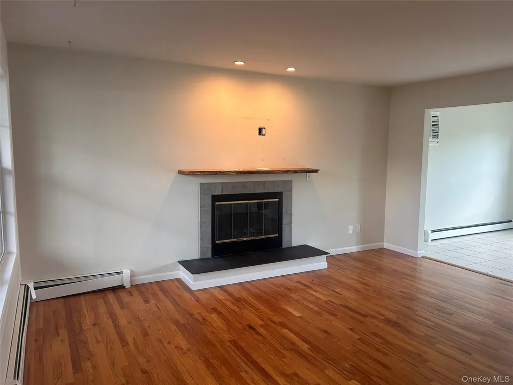 194 E Parkview Drive Shirley NY 11967