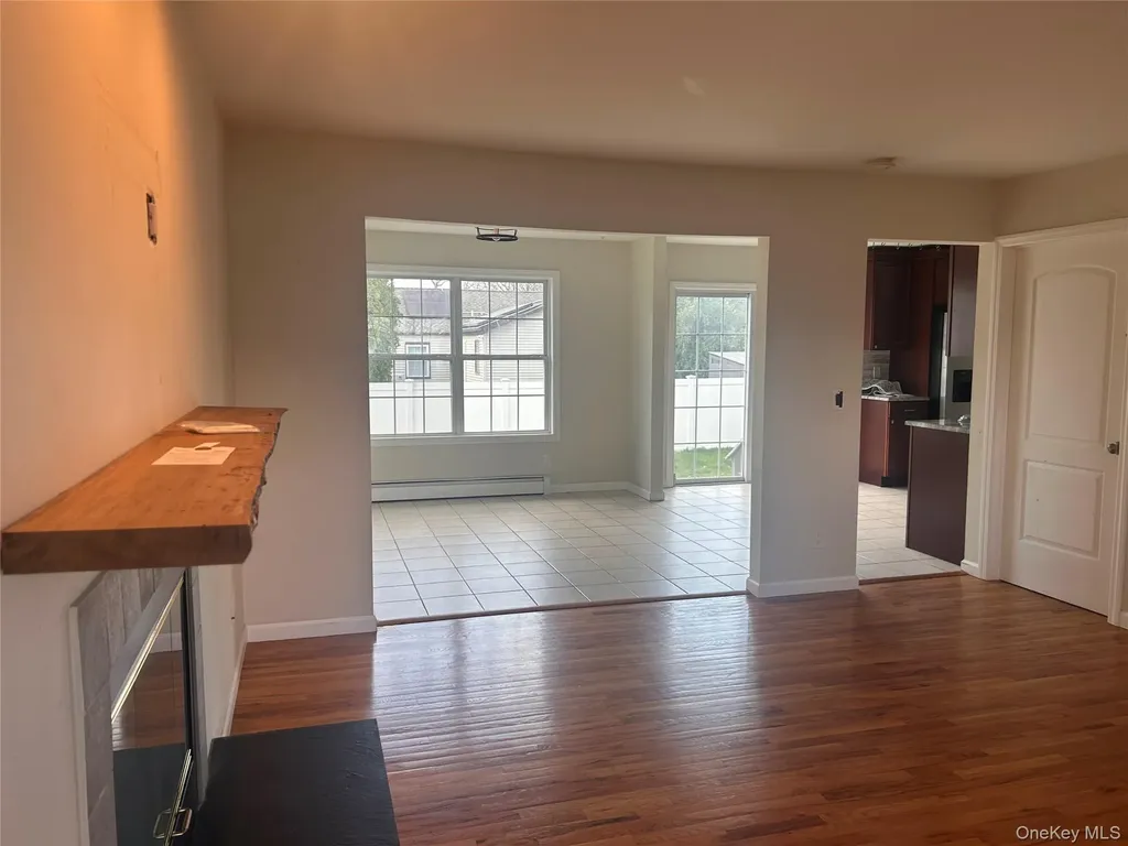 194 E Parkview Drive Shirley NY 11967