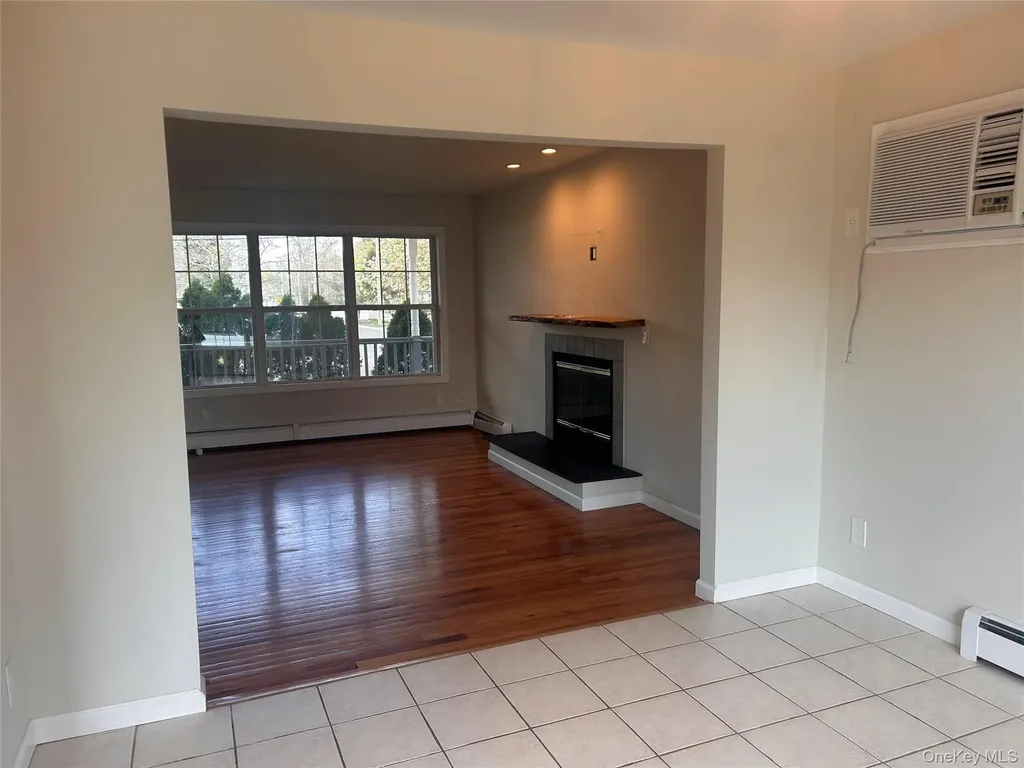 194 E Parkview Drive Shirley NY 11967
