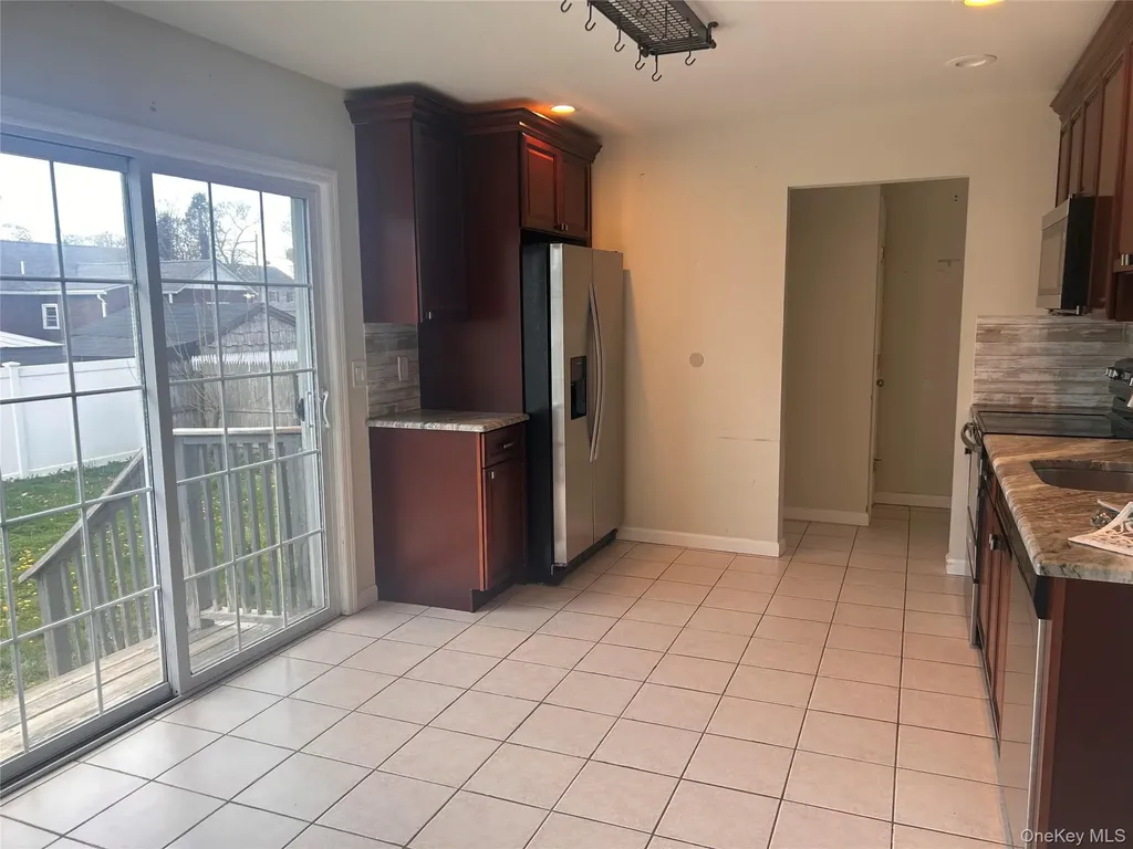 194 E Parkview Drive Shirley NY 11967