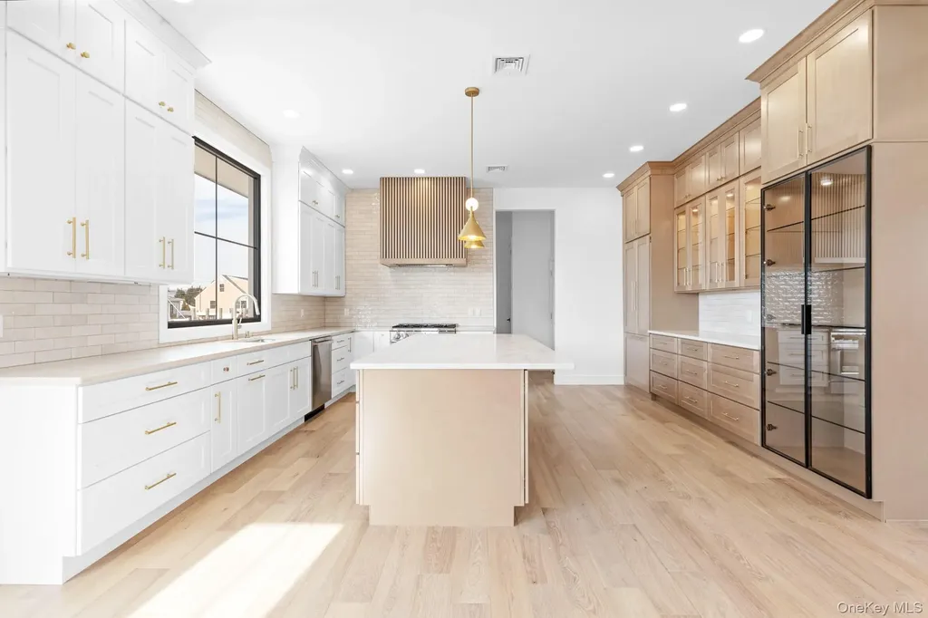 24 Midway Street Babylon NY 11702