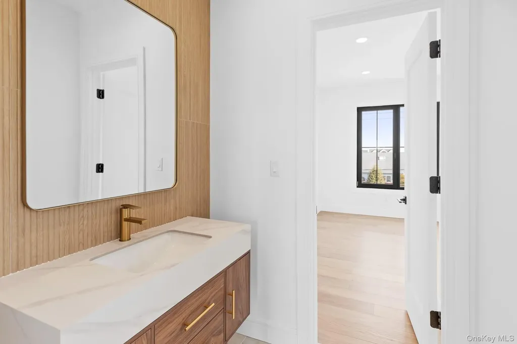 24 Midway Street Babylon NY 11702