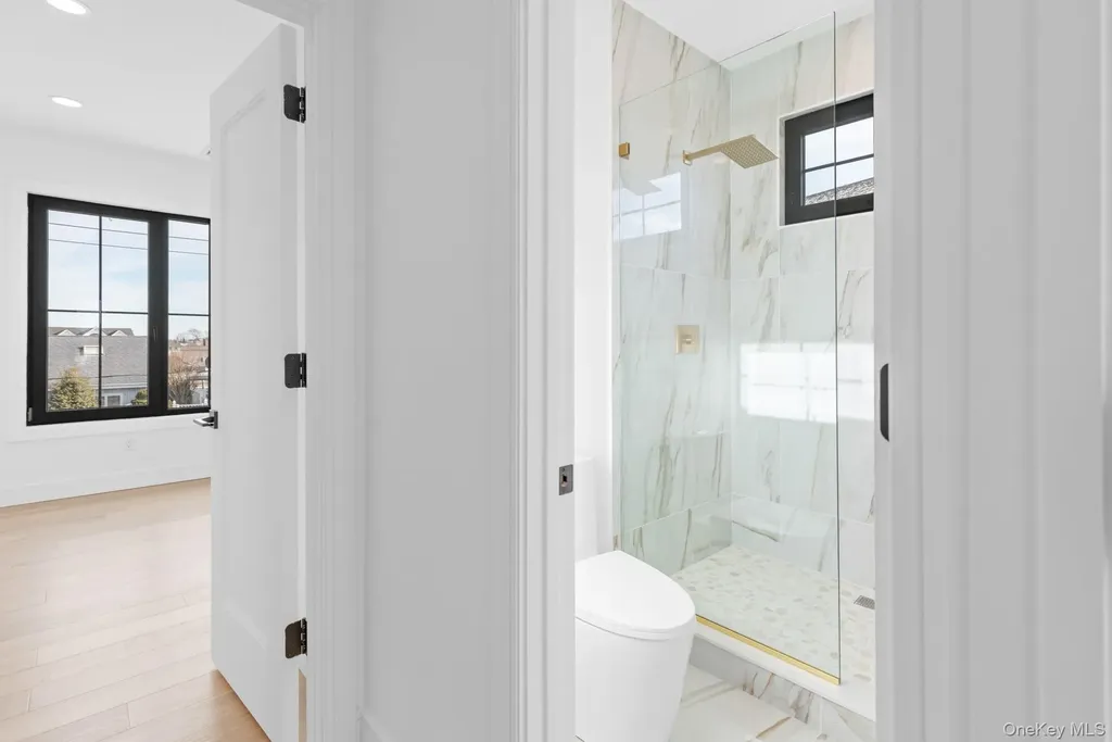 24 Midway Street Babylon NY 11702