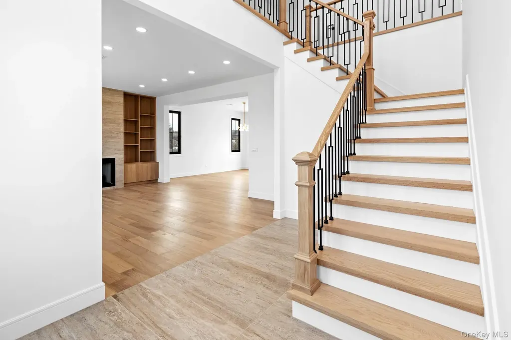 24 Midway Street Babylon NY 11702