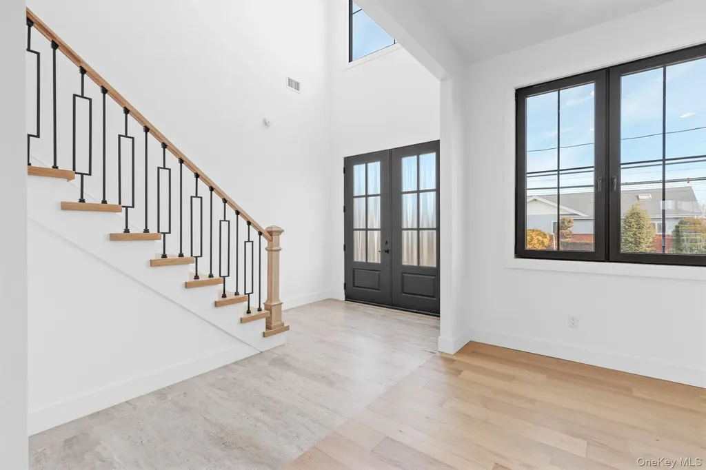 24 Midway Street Babylon NY 11702