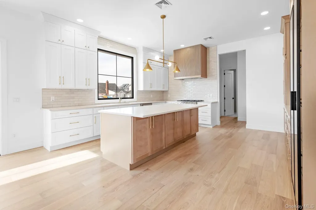 24 Midway Street Babylon NY 11702
