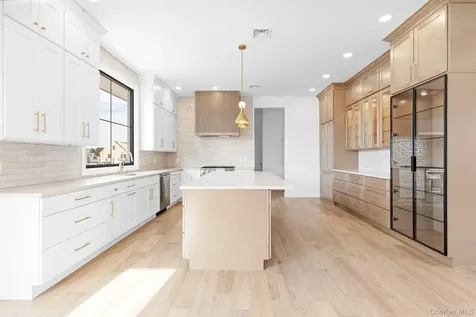 24 Midway Street Babylon NY 11702