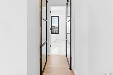24 Midway Street Babylon NY 11702