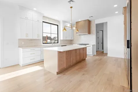 24 Midway Street Babylon NY 11702