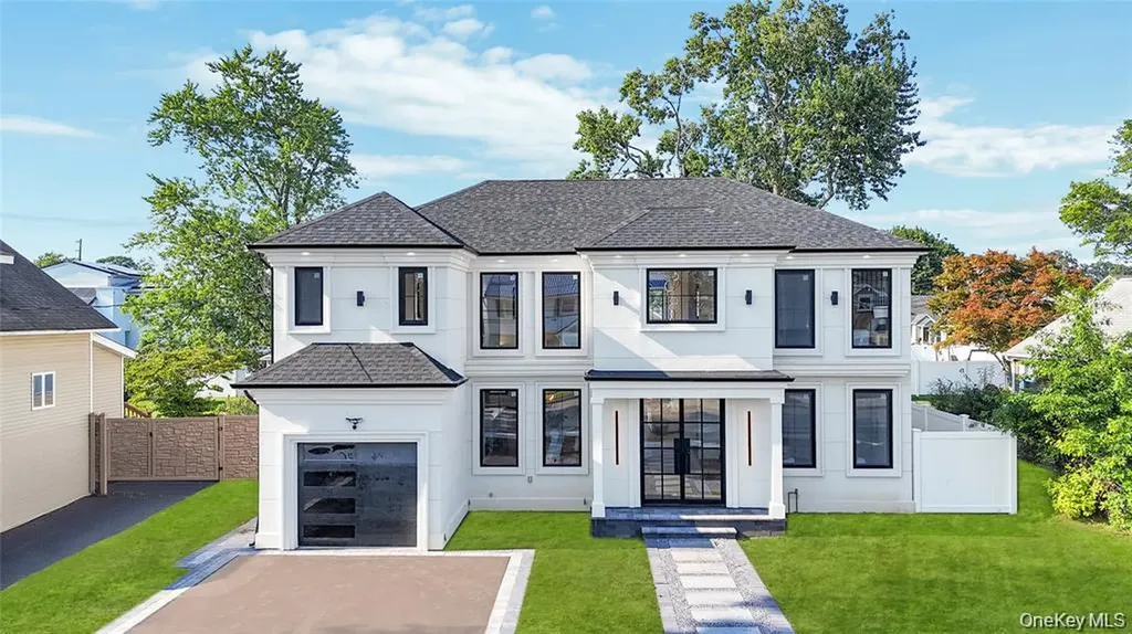 8 Schoolhouse Road Levittown NY 11756