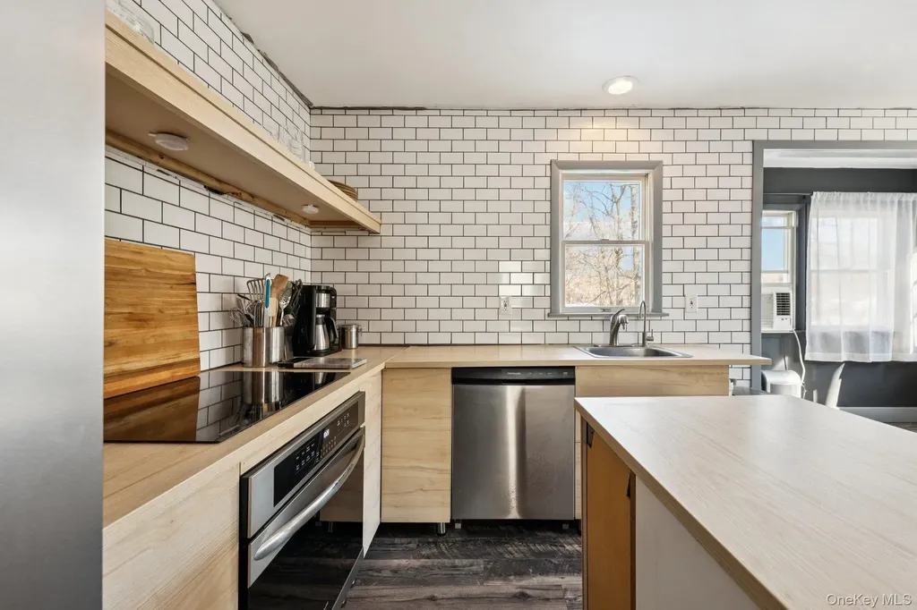 176 Maple Avenue Flanders NY 11901