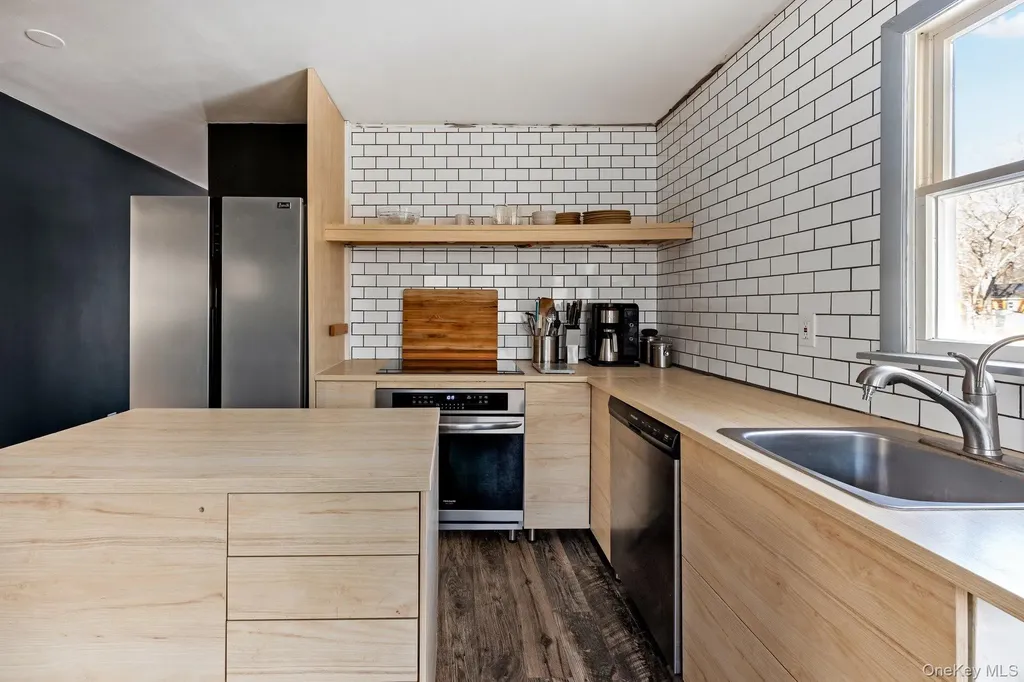 176 Maple Avenue Flanders NY 11901