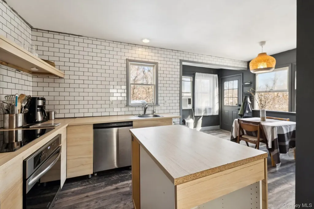 176 Maple Avenue Flanders NY 11901