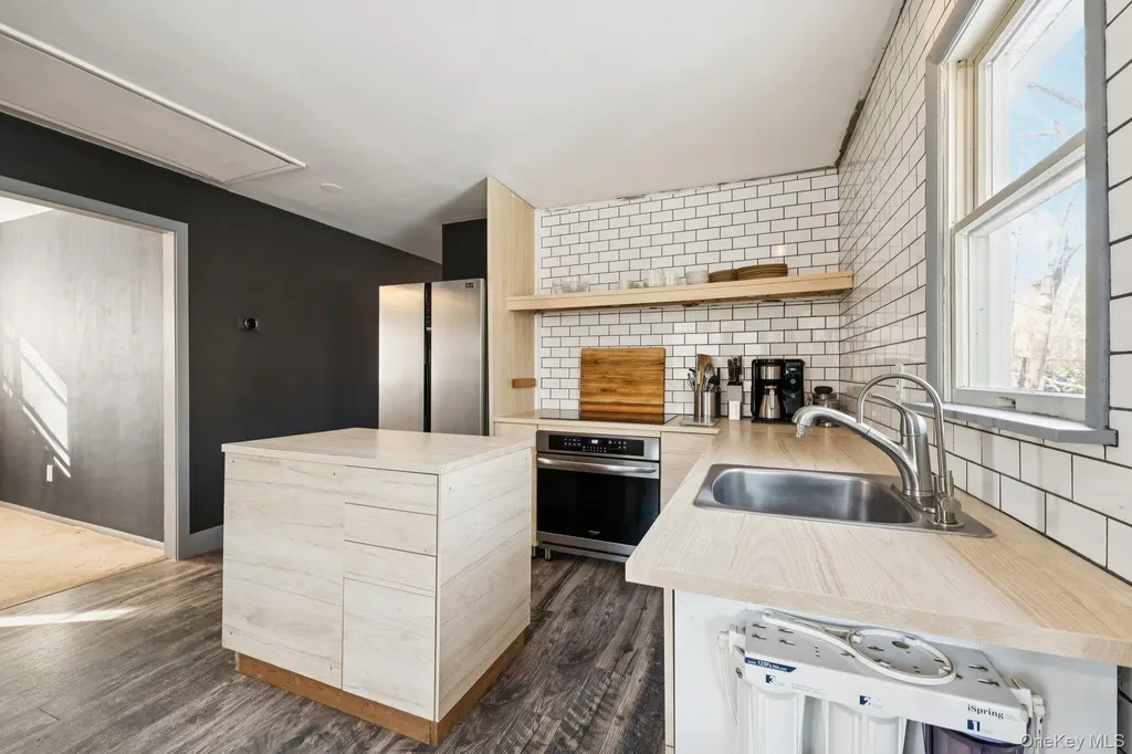 176 Maple Avenue Flanders NY 11901