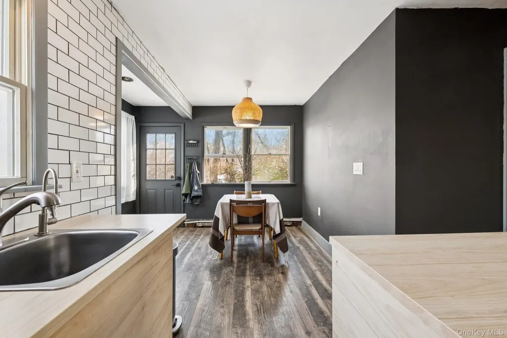 176 Maple Avenue Flanders NY 11901