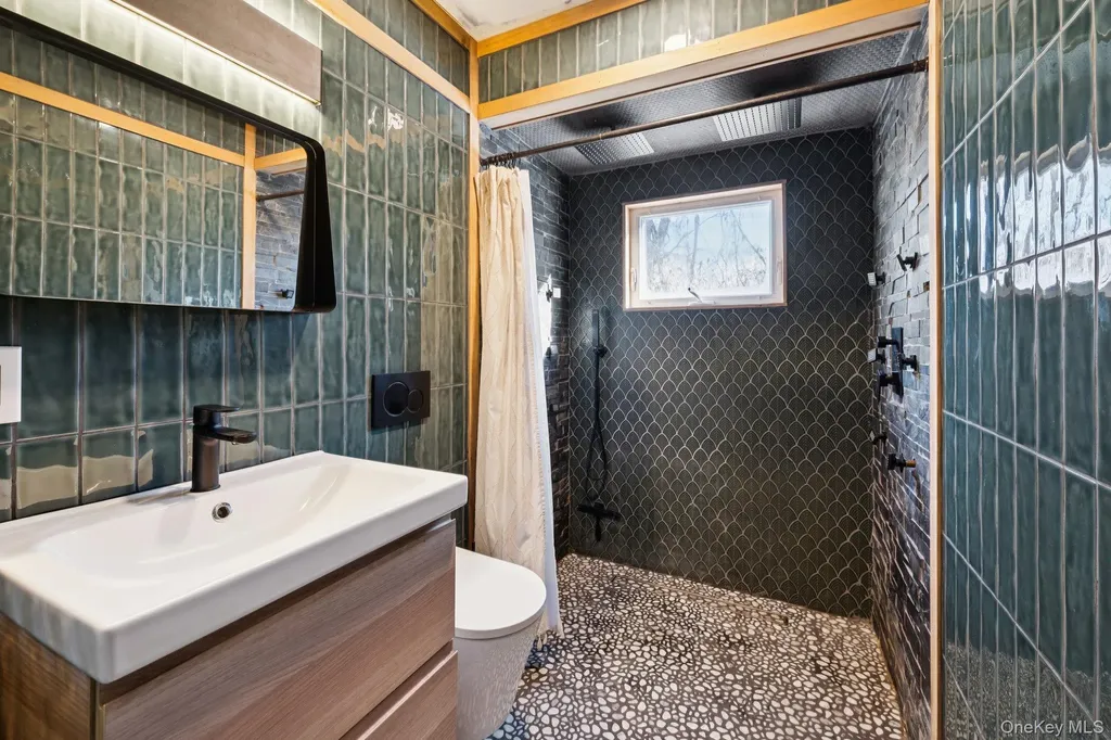 176 Maple Avenue Flanders NY 11901