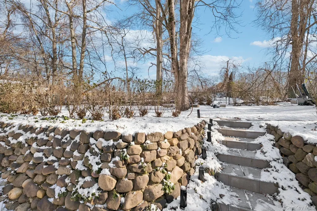 176 Maple Avenue Flanders NY 11901