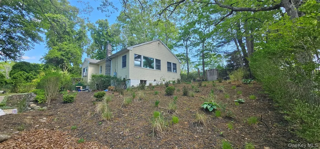 176 Maple Avenue Flanders NY 11901