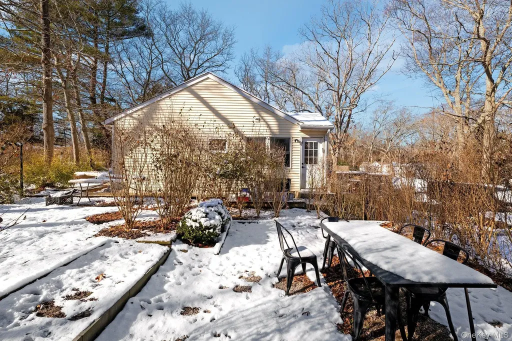 176 Maple Avenue Flanders NY 11901