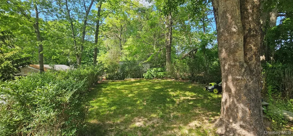 176 Maple Avenue Flanders NY 11901