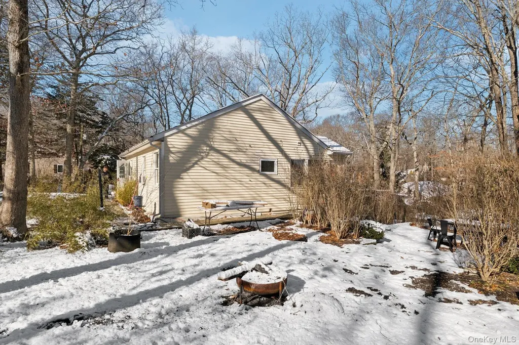 176 Maple Avenue Flanders NY 11901