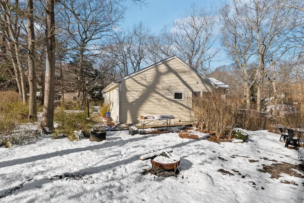 176 Maple Avenue Flanders NY 11901