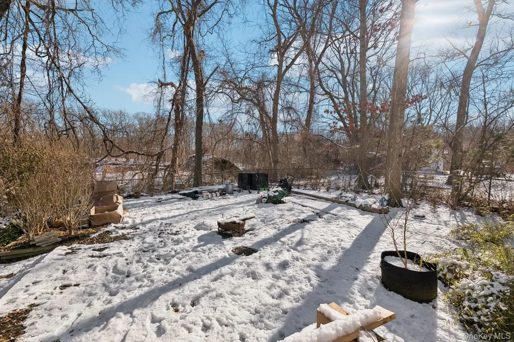 176 Maple Avenue Flanders NY 11901