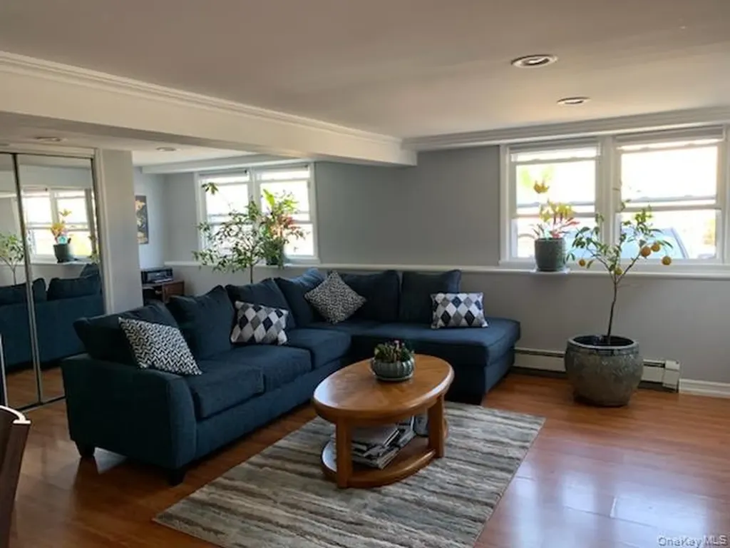81 Barnes Street Long Beach NY 11561