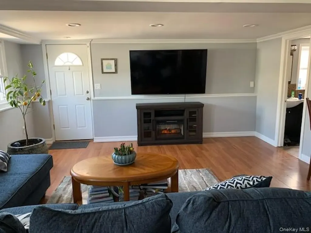 81 Barnes Street Long Beach NY 11561