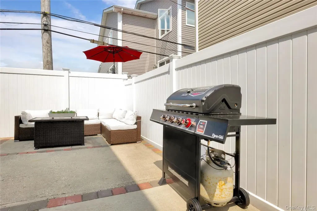 81 Barnes Street Long Beach NY 11561