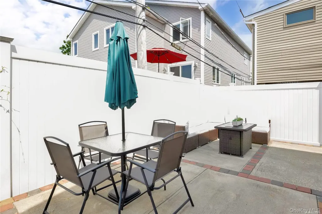 81 Barnes Street Long Beach NY 11561