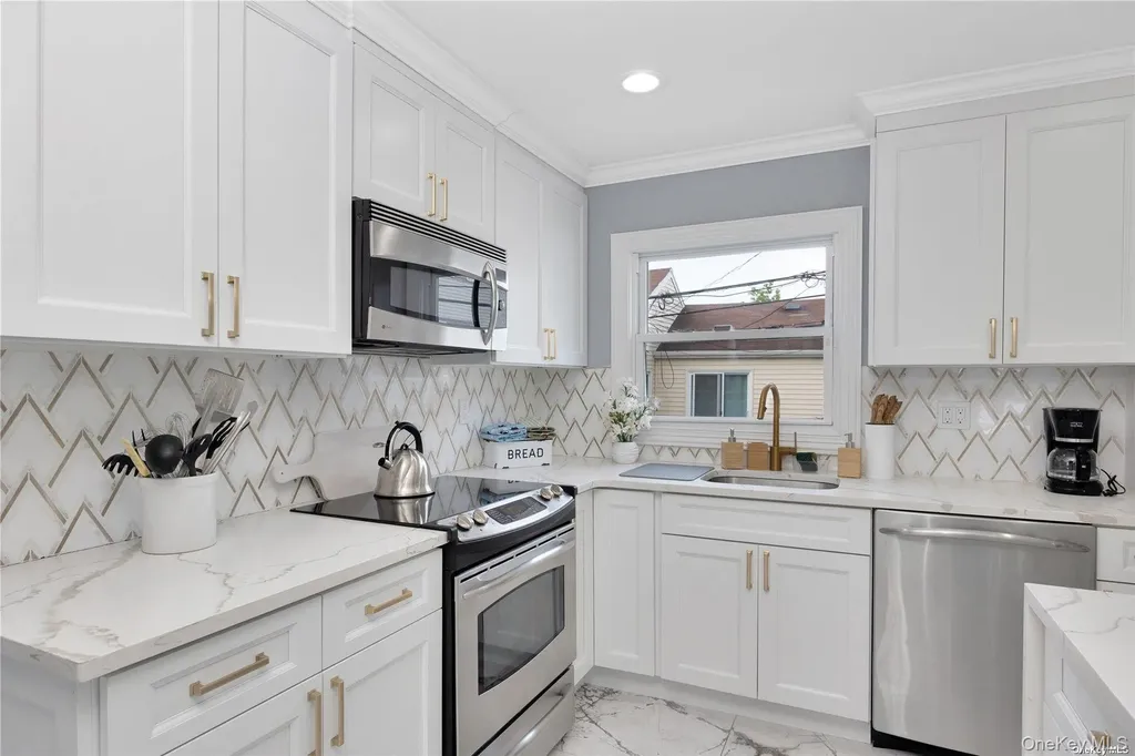 81 Barnes Street Long Beach NY 11561