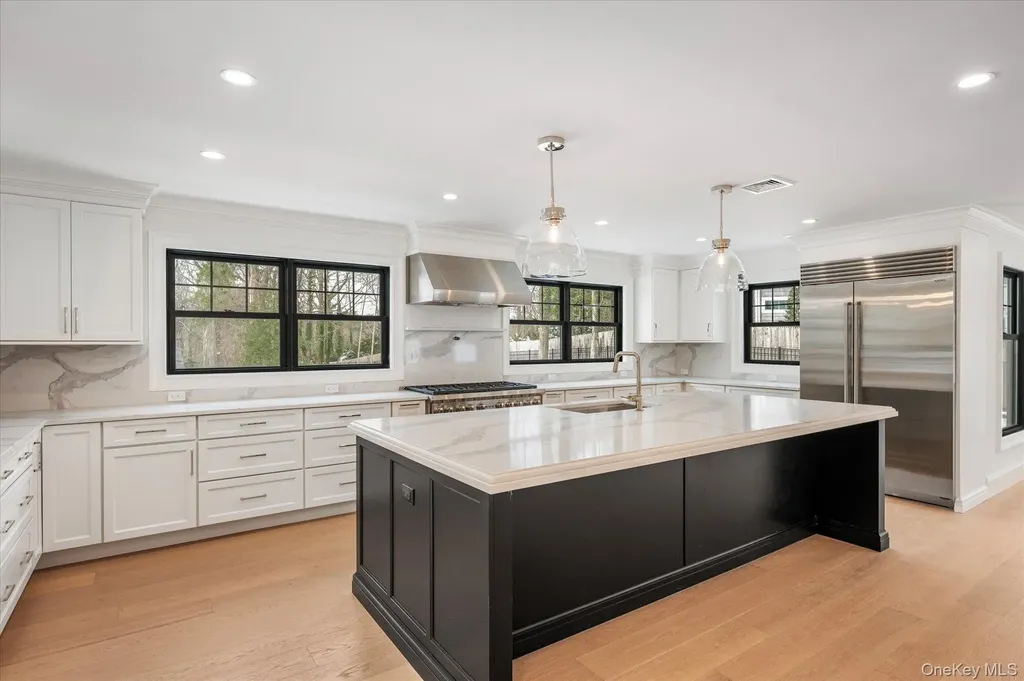 20 Fox Hunt Lane Cold Spring Harbor NY 11724