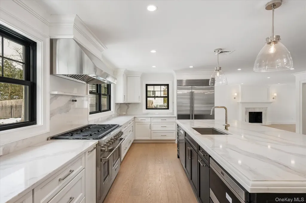 20 Fox Hunt Lane Cold Spring Harbor NY 11724
