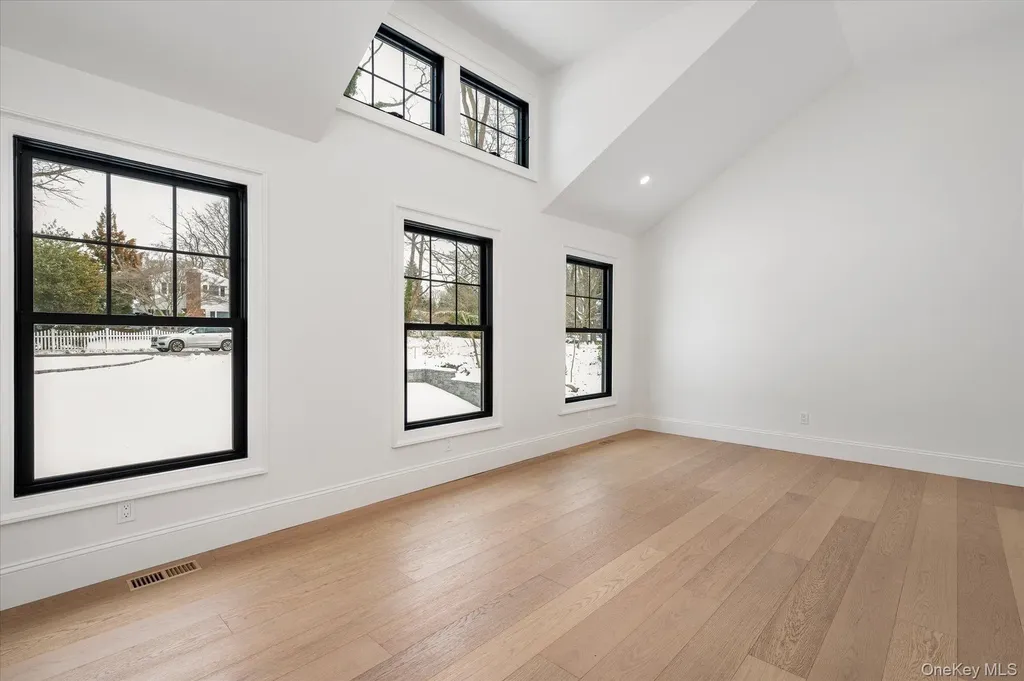 20 Fox Hunt Lane Cold Spring Harbor NY 11724