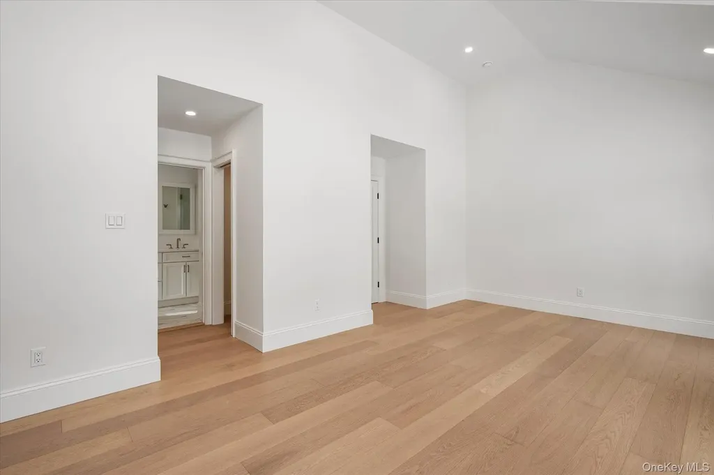 20 Fox Hunt Lane Cold Spring Harbor NY 11724