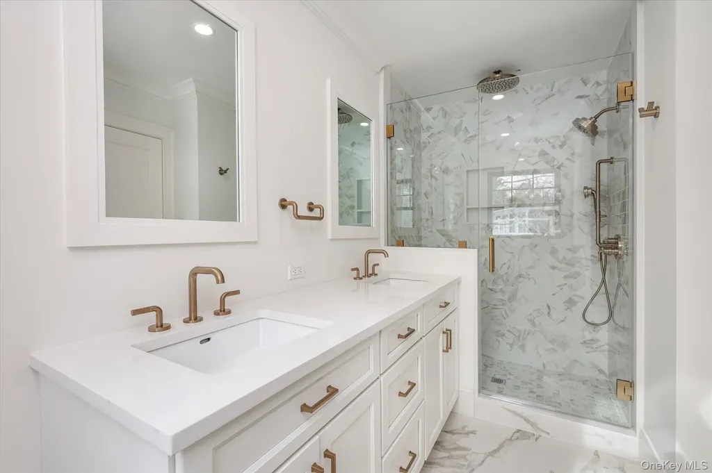 20 Fox Hunt Lane Cold Spring Harbor NY 11724