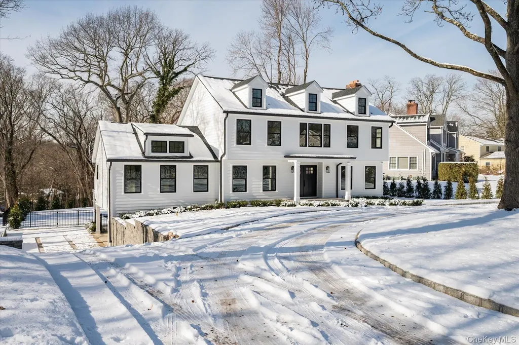 20 Fox Hunt Lane Cold Spring Harbor NY 11724