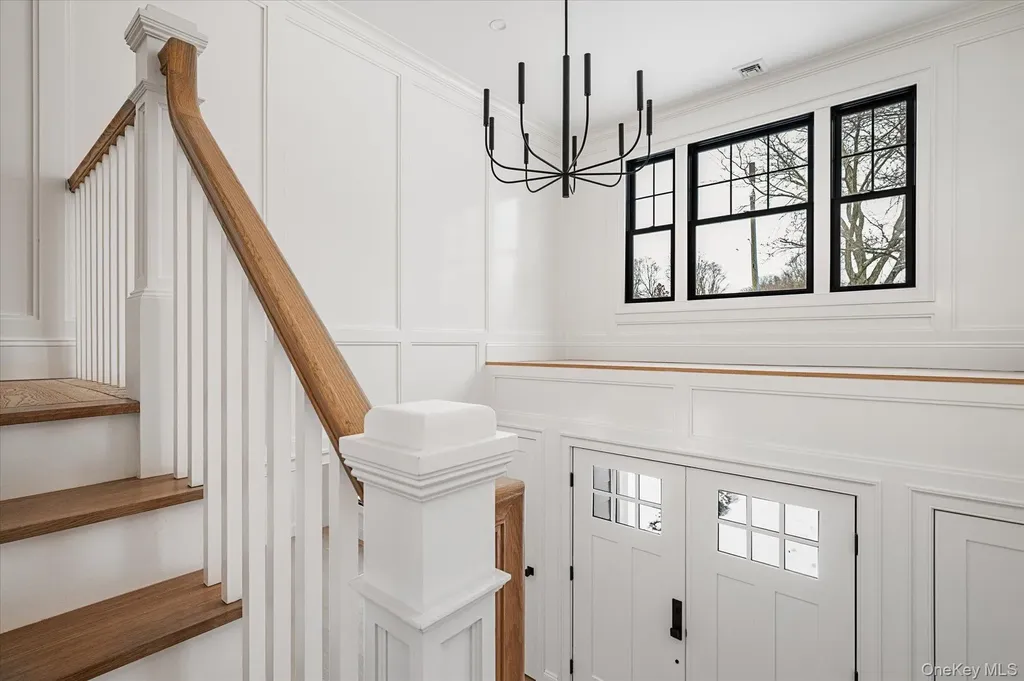 20 Fox Hunt Lane Cold Spring Harbor NY 11724