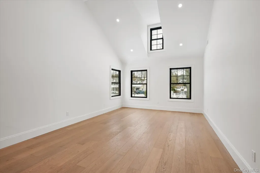 20 Fox Hunt Lane Cold Spring Harbor NY 11724