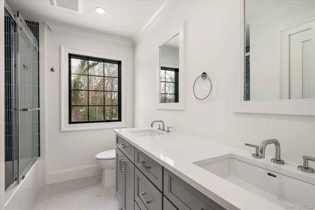 20 Fox Hunt Lane Cold Spring Harbor NY 11724