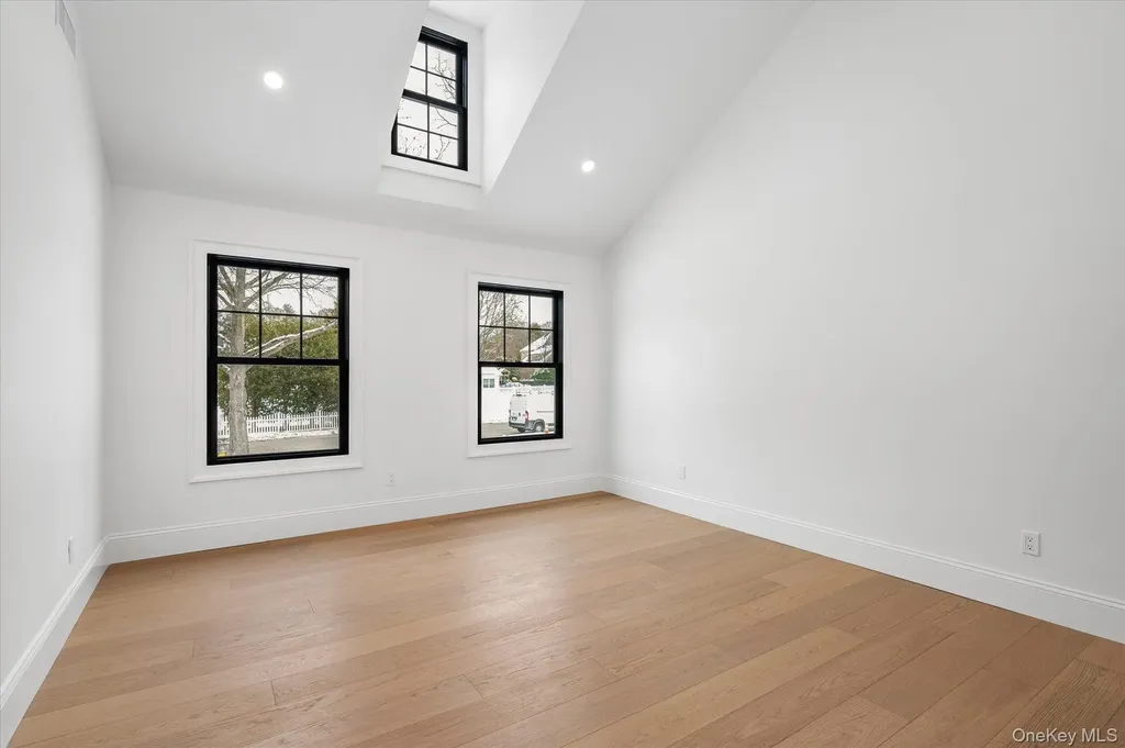 20 Fox Hunt Lane Cold Spring Harbor NY 11724
