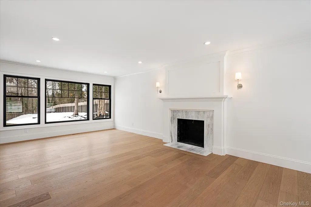 20 Fox Hunt Lane Cold Spring Harbor NY 11724