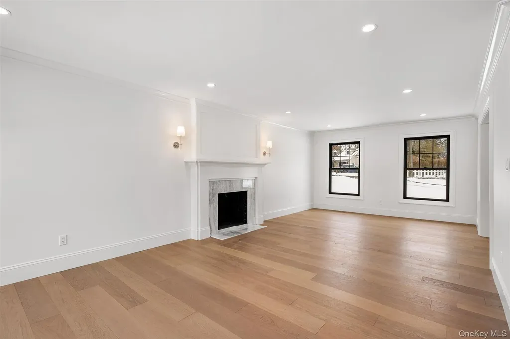 20 Fox Hunt Lane Cold Spring Harbor NY 11724