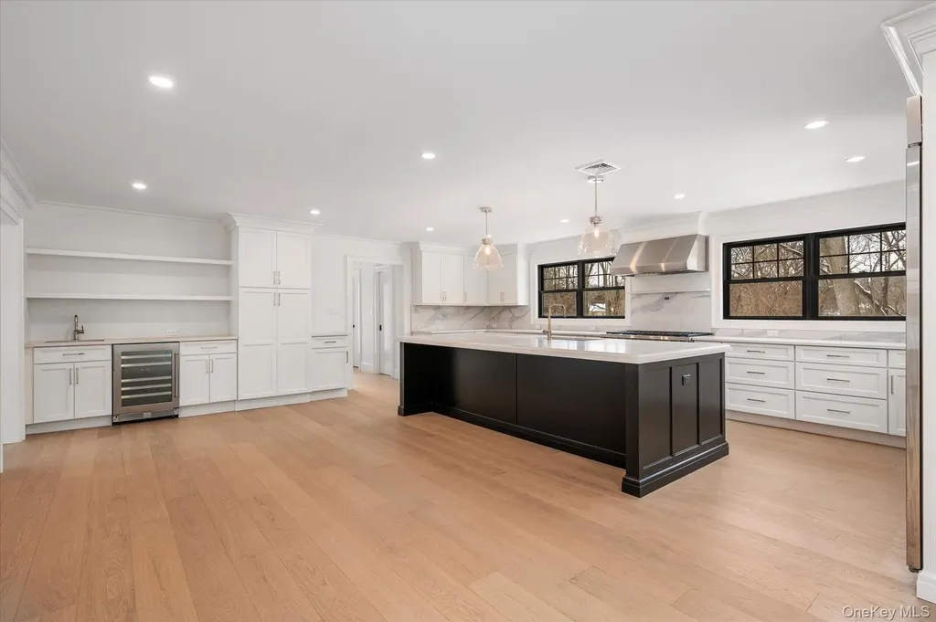 20 Fox Hunt Lane Cold Spring Harbor NY 11724